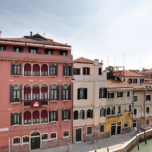 https://palazzo-schiavoni.hotelslidodijesolo.com